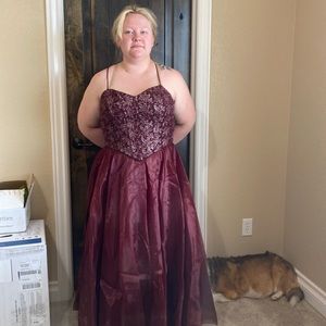 Formal burgundy dress. Size large. Lace up back